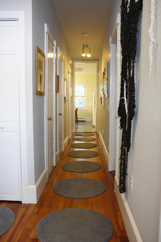 Savvy Housekeeping Decorating With Round Rugs Savvyhousekeeping
