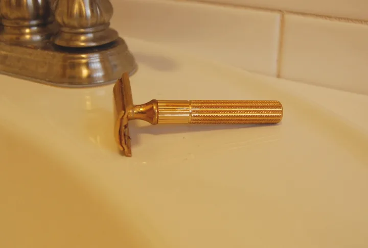 savvyhousekeeping frugal shaving razor