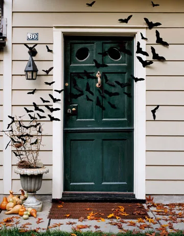 savvyhousekeeping bat door decor halloween