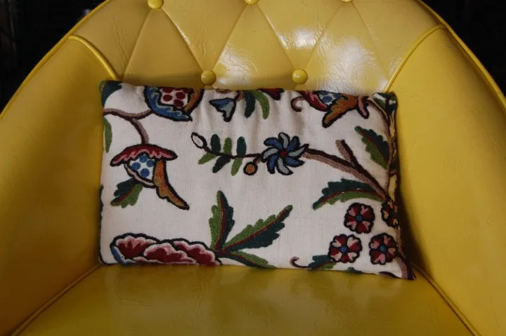savvyhousekeeping recycling old pillow into throw pillows