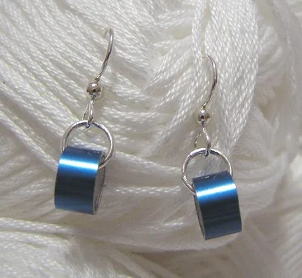 savvyhousekeeping jewelry from recycled knitting needles