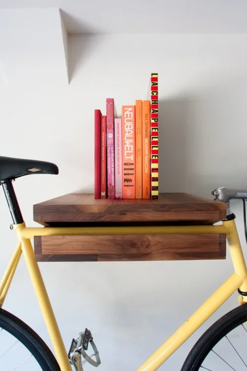 savvyhousekeeping bike and bookshelf