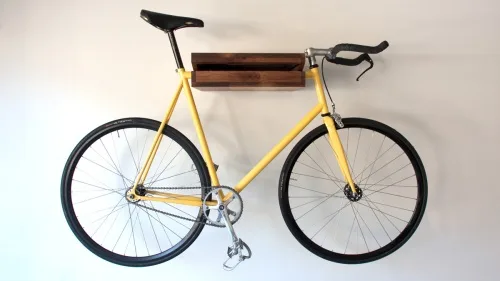 savvyhousekeeping bike and bookshelf