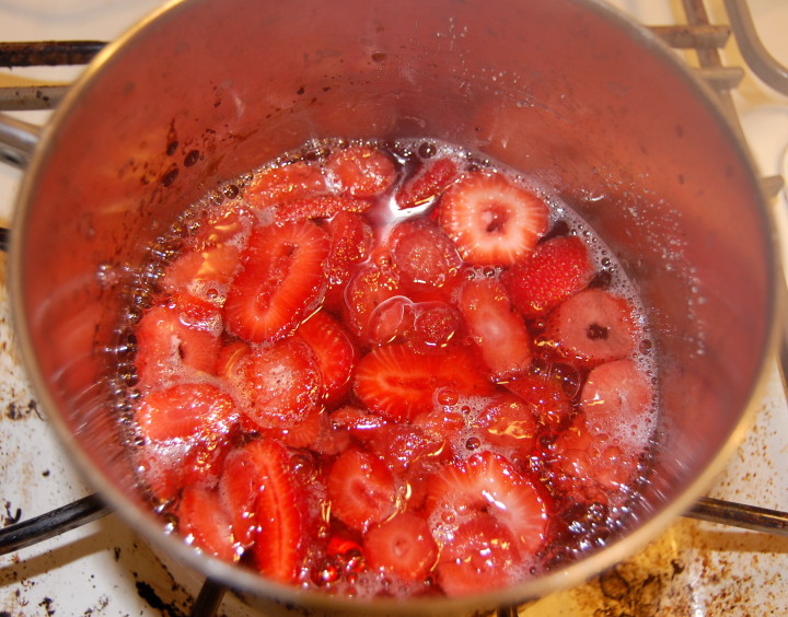 savvyhousekeeping homemade italian strawberry soda