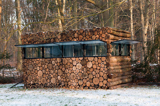 savvyhousekeeping log cabin backyard tree trunk garden house