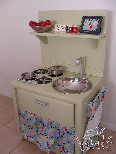 savvyhousekeeping turn a nightstand into a play oven kitchen