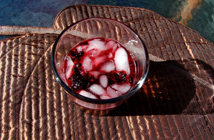 savvyhousekeeping blackberry smash blackberries cocktail bourbon mint lemon 