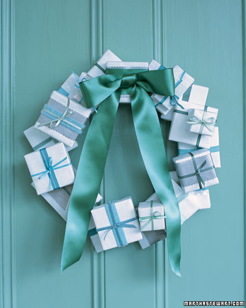 savvyhousekeeping diy make your own how-tos christmas wreaths lovely elegant cool unusual presents gift boxes
