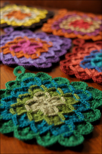 savvyhousekeeping 10 DIY christmas presents crochet pot holders