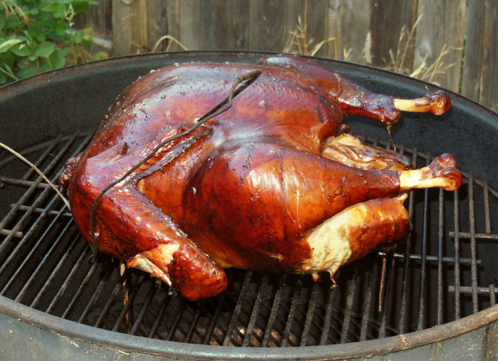 savvyhousekeeping thanksigivng round-up how to smoke a turkey